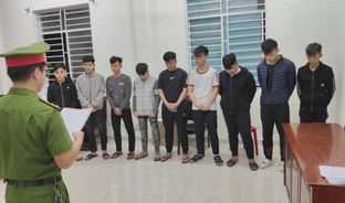 Khởi tố 9 đối tượng về tội “Gây rối trật tự công cộng”