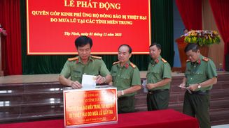 Công an tỉnh Tây Ninh phát động quyên góp kinh phí ủng hộ đồng bào bị thiệt hại do mưa lũ tại các tỉnh miền Trung