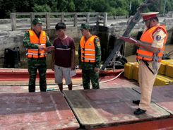 Công an Đồng Tháp triển khai cao điểm rà soát tàu cá cam kết không vi phạm vùng biển nước ngoài