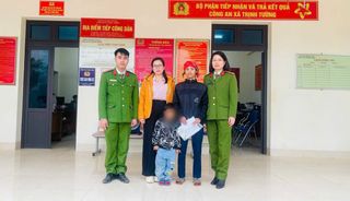 Công an xã Trịnh Tường, tỉnh Lào Cai hỗ trợ cháu bé có nguy cơ bị mất thính giác được điều trị kịp thời