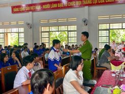 Vì những buôn làng sạch ma túy