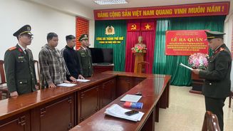 Công an thành phố Huế khởi tố 02 đối tượng về hành vi “Tàng trữ trái pháp vũ khí quân dụng”