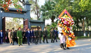 Đoàn đại biểu Đảng ủy Công an Trung ương, Bộ Công an dâng hoa, dâng hương tưởng niệm Chủ tịch Hồ Chí Minh 