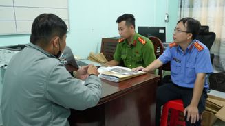 Khởi tố, tạm giam tài xế xe tải trong vụ va quẹt với xe khách, rượt đuổi khiến hành khách hoảng loạn