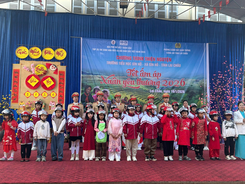 Công an Lai Châu: Đẩy mạnh tuyên truyền Luật Trật tự, an toàn giao thông đường bộ kết hợp an sinh xã hội tại xã Sìn Hồ