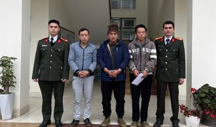 Cao Bằng: Bắt khẩn cấp 03 đối tượng tàng trữ trái phép vũ khí quân dụng