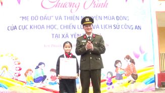 Chương trình từ thiện xã hội mùa đông "Mẹ đỡ đầu", "Đồng hành cùng phụ nữ biên cương" và mô hình "Công an vì dân" tại xã Yên Thành, tỉnh Lào Cai