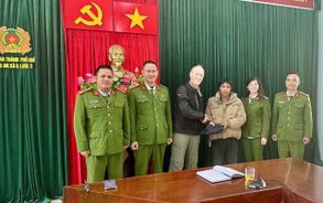 TP Huế: Nhanh chóng xác minh, phối hợp người dân trao trả tài sản cho du khách bị đánh rơi