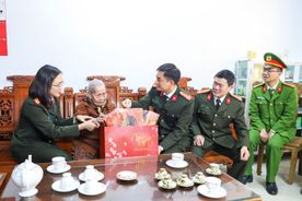 Công an tỉnh Bắc Ninh thăm, tặng quà thương, bệnh binh tại Trung tâm điều dưỡng thương binh Lạng Giang và Mẹ Việt Nam Anh hùng 