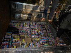 Phát hiện khoang bí mật độ chế trên xe bán tải để vận chuyển gần 2 tạ pháo