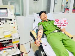 Chiến sĩ Cảnh sát cơ động Công an tỉnh Quảng Ngãi kịp thời hiến tiểu cầu cứu bệnh nhân nguy kịch trong đêm trực Tết