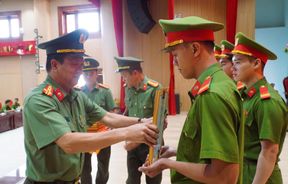 Công an tỉnh Tây Ninh tổ chức Lễ tiễn hạ sĩ quan, chiến sĩ hoàn thành nghĩa vụ phục vụ tại ngũ trong Công an nhân dân