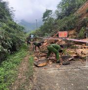 Quảng Ngãi: Công an xã Thanh Bồng nhanh chóng khắc phục sạt lở, thông đường phục vụ công tác bầu cử