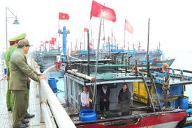 Công an thành phố Huế đẩy mạnh tuyên truyền, tạo điều kiện để ngư dân tham gia bầu cử