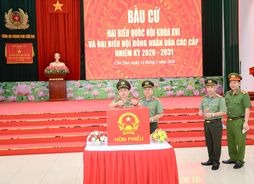 Công an thành phố Cần Thơ chủ động thực hiện nghĩa vụ công dân để tập trung bảo vệ tuyệt đối an toàn ngày bầu cử