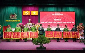 Thầm lặng phía sau những quyết sách