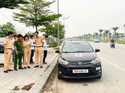 Ninh Bình: Kiểm tra công tác sát hạch, cấp giấy phép lái xe tại Trường Trung cấp nghề Giao thông và xây dựng Việt Úc