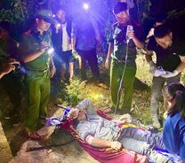 Lào Cai: Xuyên đêm vượt suối cứu nạn người dân gặp tai nạn khi mưu sinh