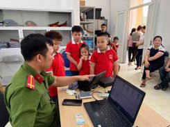 "Xuyên đêm" vì mục tiêu phủ kín Căn cước và Định danh điện tử