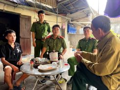 Công an xã Quỳnh Phú, tỉnh Nghệ An giúp người đàn ông tìm lại thân nhân sau 45 năm thất lạc