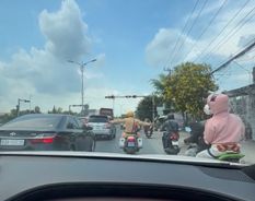 Cảnh sát giao thông kịp thời mở đường đưa bệnh nhân cấp cứu