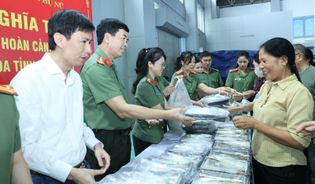 Duy trì chương trình trao tặng suất cơm nghĩa tình cho bệnh nhân tại Bệnh viện đa khoa tỉnh Ninh Bình