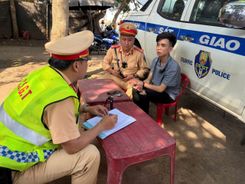Bắt giữ đối tượng cướp giật dây chuyền vàng khi đang lẩn trốn đến Đắk Lắk