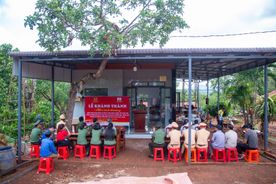 Bàn giao 2 căn nhà tình thương đến hộ nghèo
