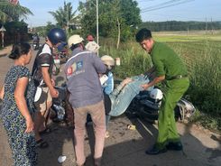 Quảng Ngãi: Công an xã Đông Sơn nhanh chóng cứu giúp người bị tai nạn giao thông