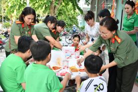 Ấm áp những chương trình vì cộng đồng của nữ cán bộ, chiến sĩ Công an Đồng Tháp