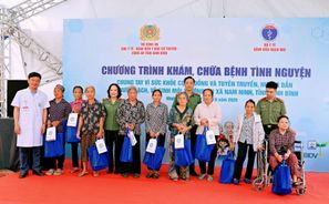 Khám bệnh, cấp phát thuốc miễn phí cho hơn 1.300 người dân xã Nam Ninh, tỉnh Ninh Bình