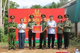 Khởi công nhà tình nghĩa tặng cán bộ Công an có hoàn cảnh khó khăn