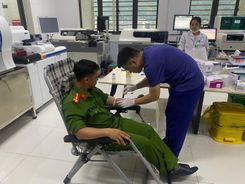 Thượng uý Công an xã kịp thời hiến máu cứu thai phụ trong cơn nguy kịch