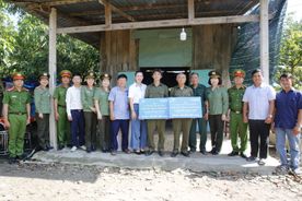 Trao kinh phí xây dựng “Mái ấm tình thương” tại Tây Ninh