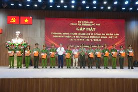 Công an thành phố Huế tiếp tục thực hiện tốt chính sách đối với người có công