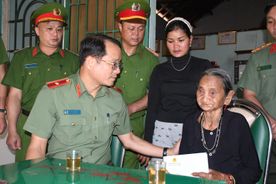 Công an tỉnh Quảng Ngãi tổ chức chuỗi hoạt động đền ơn đáp nghĩa nhân dịp kỷ niệm Ngày Thương binh - Liệt sĩ