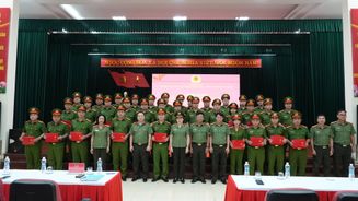 Cao Bằng: Bế giảng lớp bồi dưỡng kiến thức mới, kiến thức nâng cao cho Trưởng, Phó Trưởng Công an cấp xã năm 2026