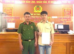 Những lá đơn tình nguyện tham gia thực hiện nghĩa vụ Công an nhân dân của tuổi trẻ tỉnh Hà Tĩnh