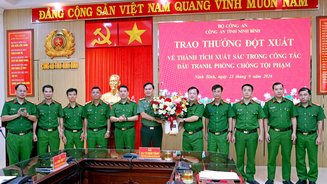 Ninh Bình: Trao thưởng đột xuất Phòng Cảnh sát điều tra tội phạm về ma túy