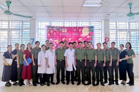 Mang Trung thu đến với bệnh nhi đang điều trị tại Bệnh viện Nhi Thanh Hóa