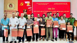 Hải Phòng: Trao quà tri ân thân nhân liệt sĩ, hưởng ứng Chiến dịch “500 ngày đêm” quy tập hài cốt liệt sĩ