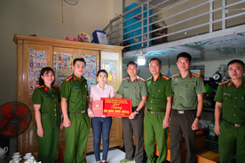 Công an tỉnh Lào Cai thăm hỏi, hỗ trợ 02 gia đình cán bộ có hoàn cảnh đặc biệt khó khăn