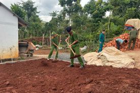 Công an Lâm Đồng đẩy nhanh tiến độ xây dựng, xóa nhà tạm, nhà dột nát