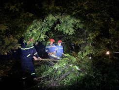 Công an tỉnh Đắk Lắk khẩn trương khắc phục hậu quả cơn bão số 13