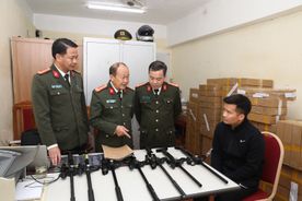 Bắt đối tượng "mua bán, tàng trữ trái phép vũ khí quân dụng" trên không gian mạng