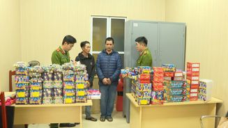 Thanh Hoá: Khởi tố, bắt tạm giam 3 đối tượng mua bán, tàng trữ trái phép hơn 500 kg pháo nổ