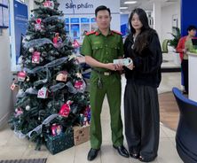 Công an xã nhanh chóng xác minh, hỗ trợ hoàn trả 205 triệu đồng do người dân chuyển khoản nhầm