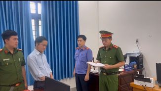 Bắt tạm giam 01 đối tượng lạm dụng chức vụ quyền hạn chiếm đoạt tài sản