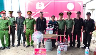 Công an Khánh Hòa bàn giao thêm 04 căn nhà trong chiến dịch Quang Trung cho người dân