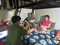 Vĩnh Long: Công an phường Bến Tre tăng cường thu nhận hồ sơ, kích hoạt tài khoản định danh điện tử